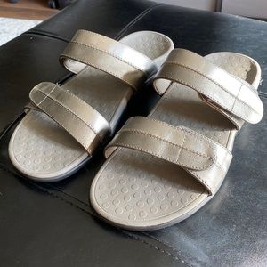 Vionic adjustable double hand side sandals